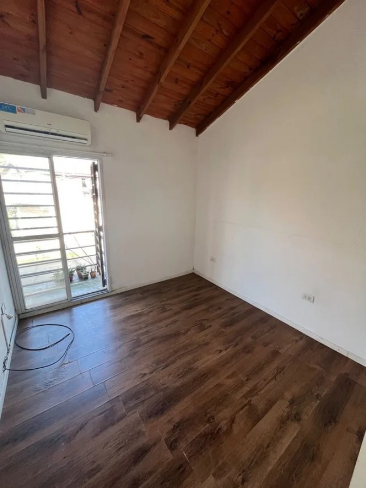 VENTA APTO CREDITO DUPLEX TRES AMBIENTES CON COCHERA 