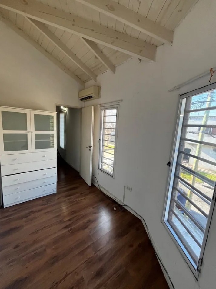 VENTA APTO CREDITO DUPLEX TRES AMBIENTES CON COCHERA 