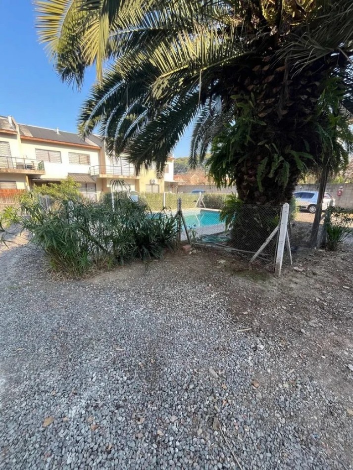 VENTA APTO CREDITO DUPLEX TRES AMBIENTES CON COCHERA 