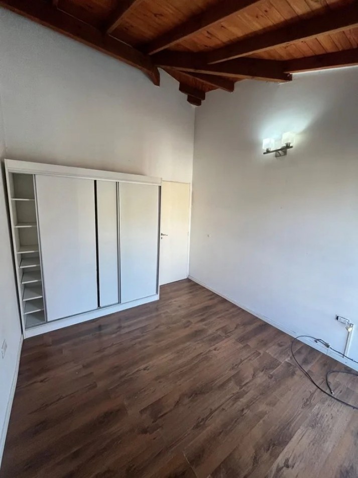 VENTA APTO CREDITO DUPLEX TRES AMBIENTES CON COCHERA 