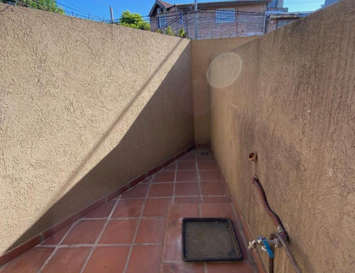 VENTA APTO CREDITO DUPLEX TRES AMBIENTES CON COCHERA 