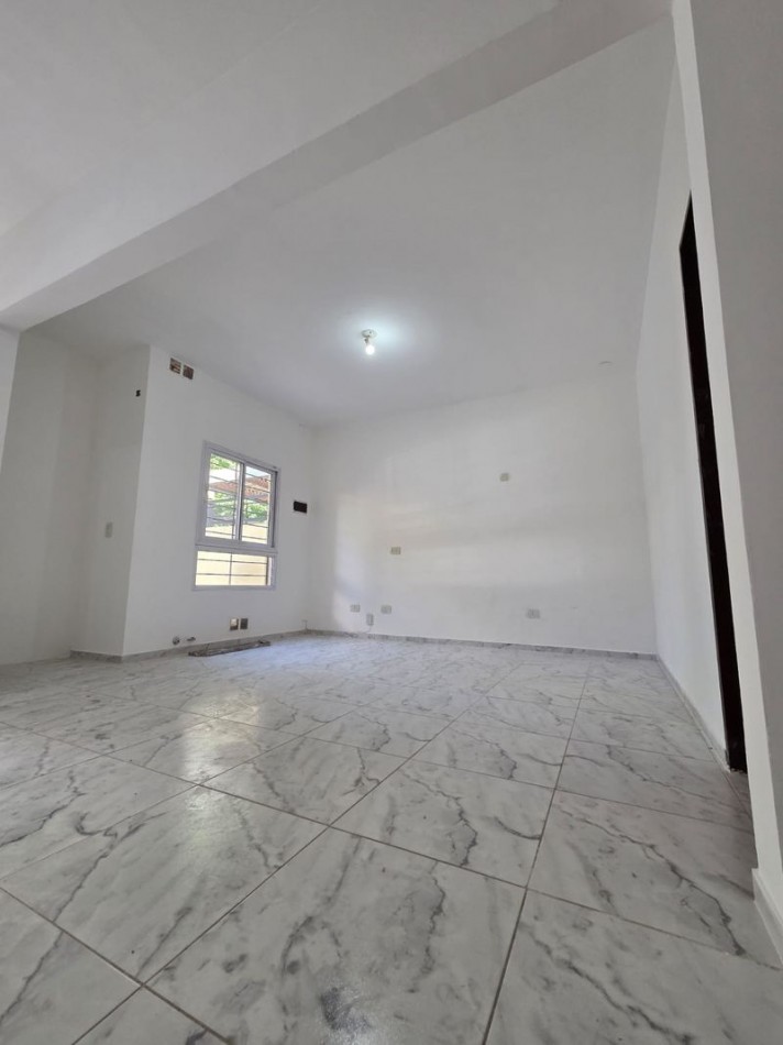 VENTA PH TRES AMBIENTES CON PATIO MUÑIZ