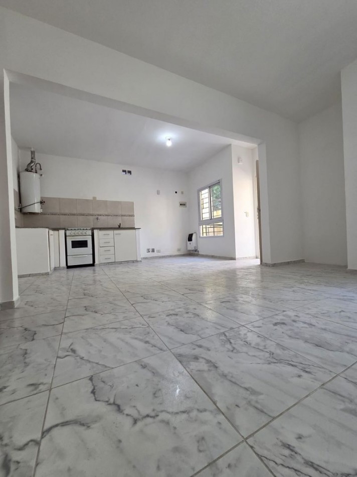 VENTA PH TRES AMBIENTES CON PATIO MUÑIZ