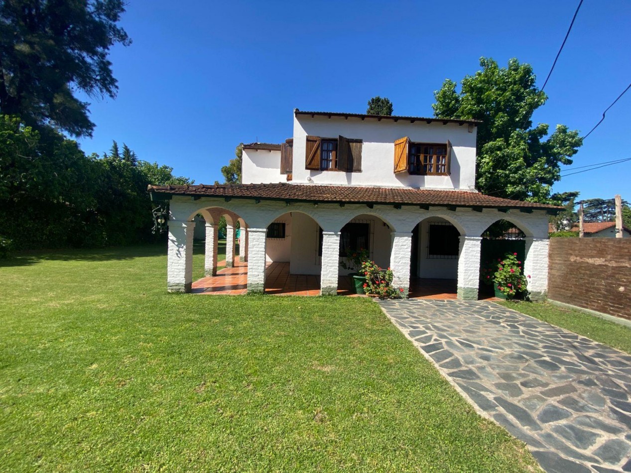 VENTA CASA ESTILO COLONIAL PARQUE QUINCHO COCHERA BELLA VISTA