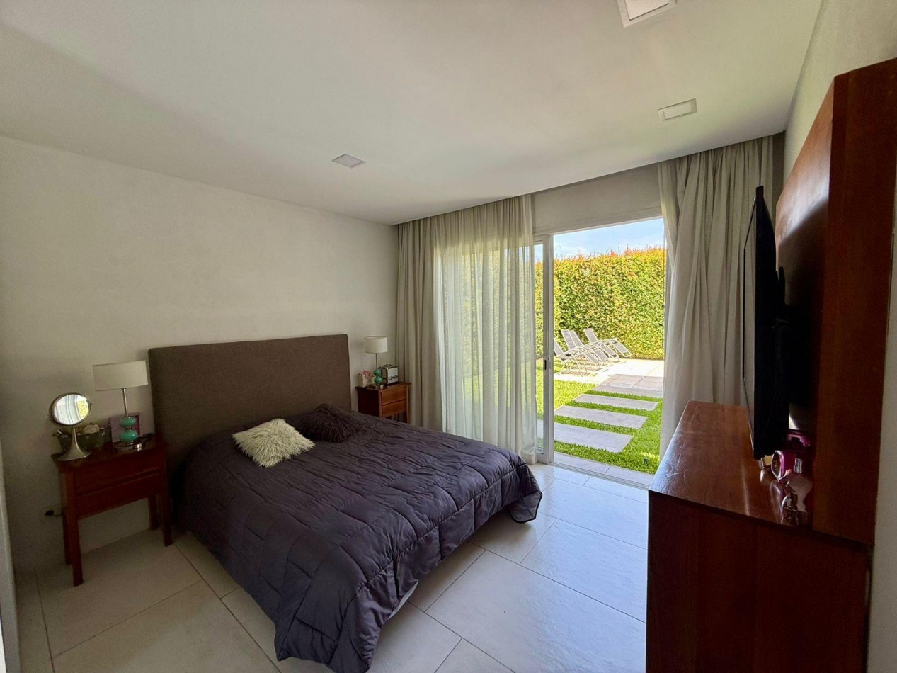 VENTA CASA TRES AMBIENTES PILETA BARRIO CERRADO MAGNA MODERNA