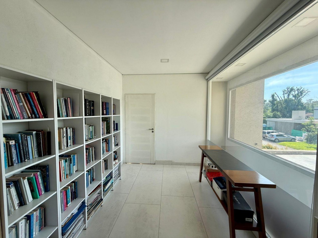 VENTA CASA TRES AMBIENTES PILETA BARRIO CERRADO MAGNA MODERNA