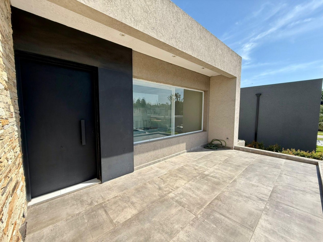 VENTA CASA TRES AMBIENTES PILETA BARRIO CERRADO MAGNA MODERNA