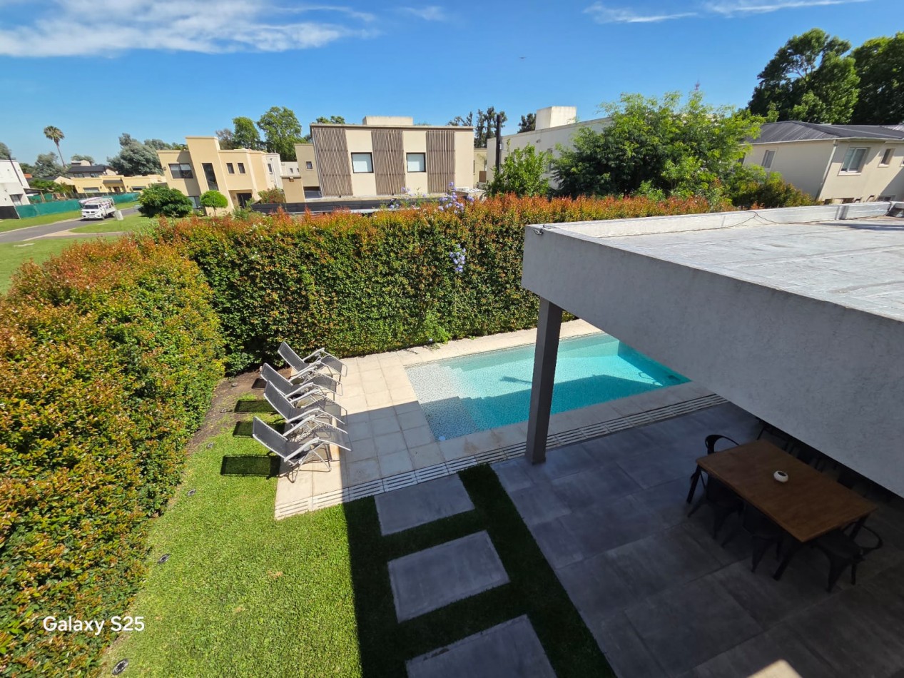 VENTA CASA TRES AMBIENTES PILETA BARRIO CERRADO MAGNA MODERNA