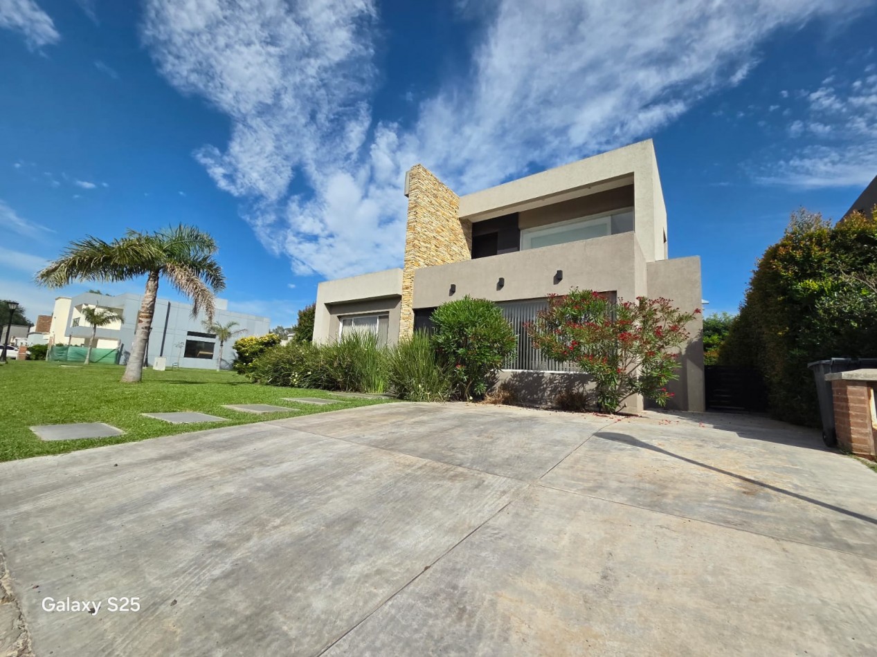 VENTA CASA TRES AMBIENTES PILETA BARRIO CERRADO MAGNA MODERNA