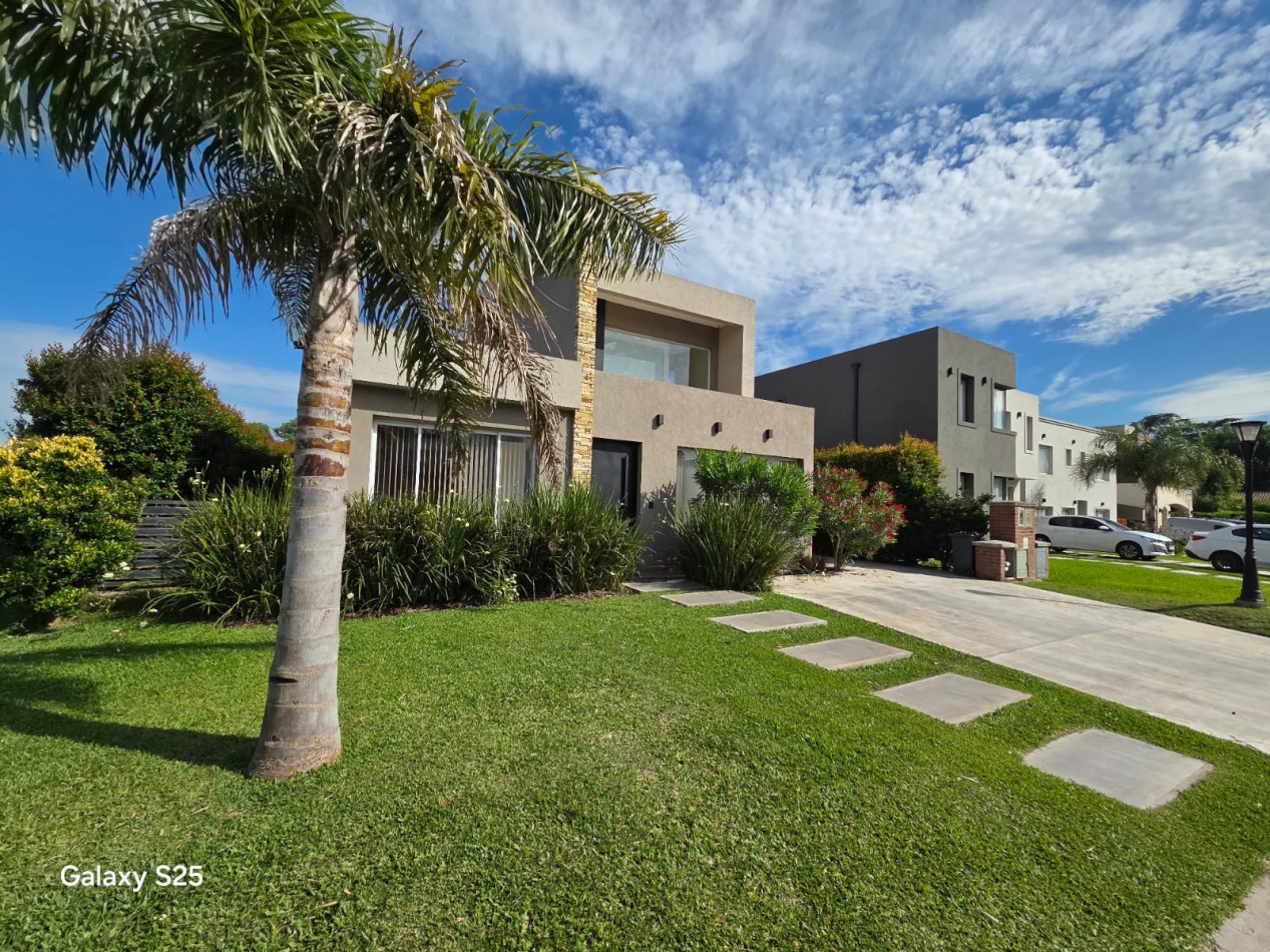 VENTA CASA TRES AMBIENTES PILETA BARRIO CERRADO MAGNA MODERNA