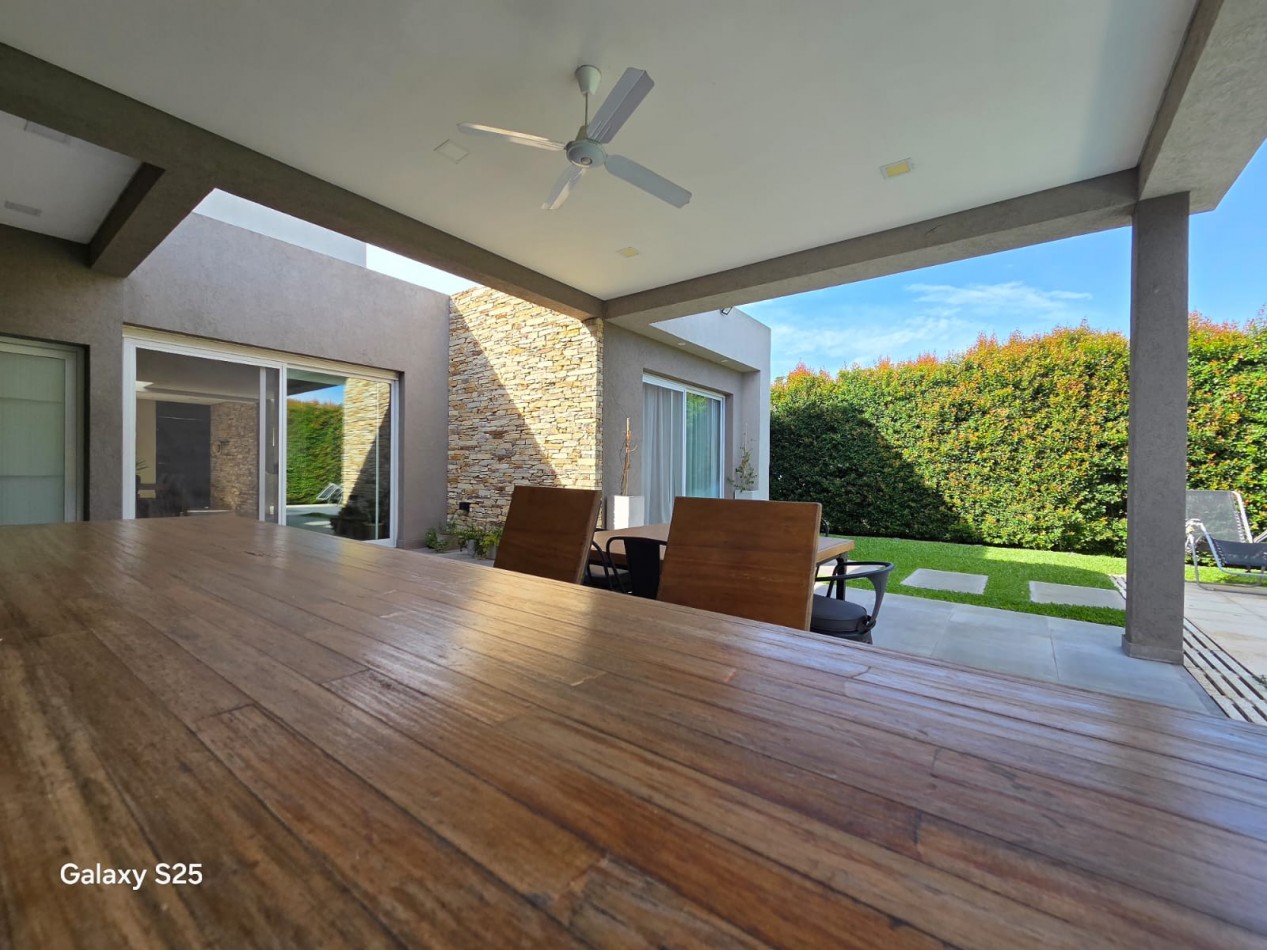 VENTA CASA TRES AMBIENTES PILETA BARRIO CERRADO MAGNA MODERNA