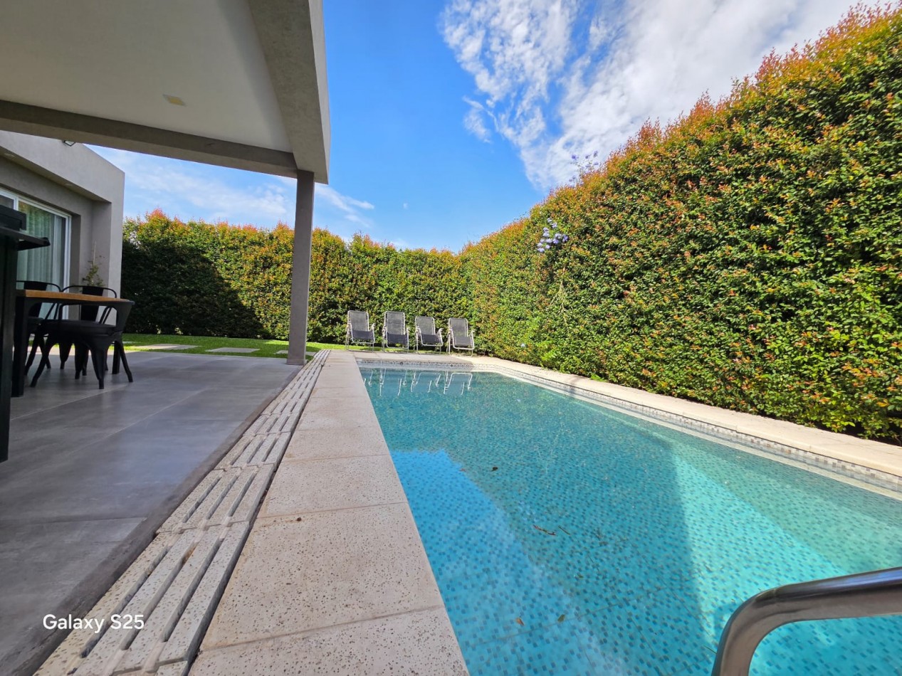 VENTA CASA TRES AMBIENTES PILETA BARRIO CERRADO MAGNA MODERNA