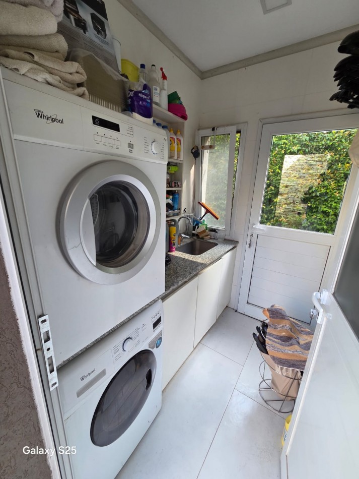 VENTA CASA TRES AMBIENTES PILETA BARRIO CERRADO MAGNA MODERNA