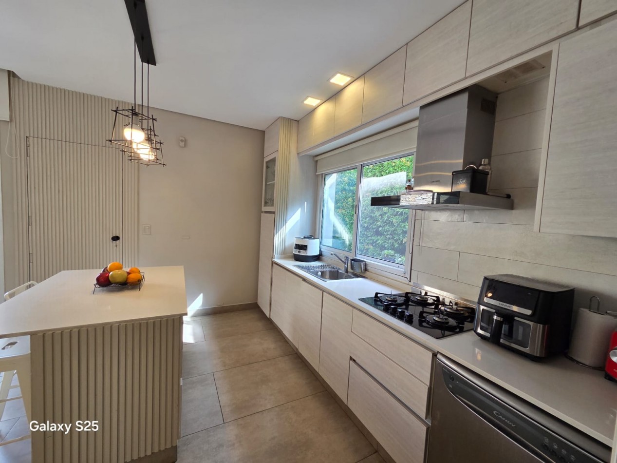 VENTA CASA TRES AMBIENTES PILETA BARRIO CERRADO MAGNA MODERNA