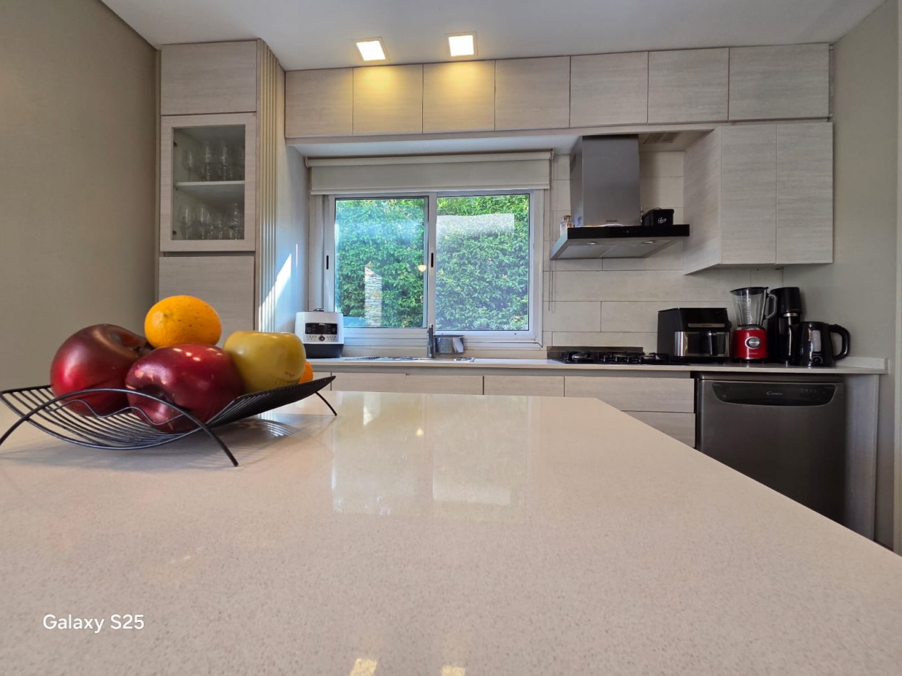 VENTA CASA TRES AMBIENTES PILETA BARRIO CERRADO MAGNA MODERNA