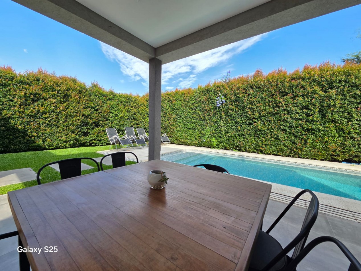 VENTA CASA TRES AMBIENTES PILETA BARRIO CERRADO MAGNA MODERNA