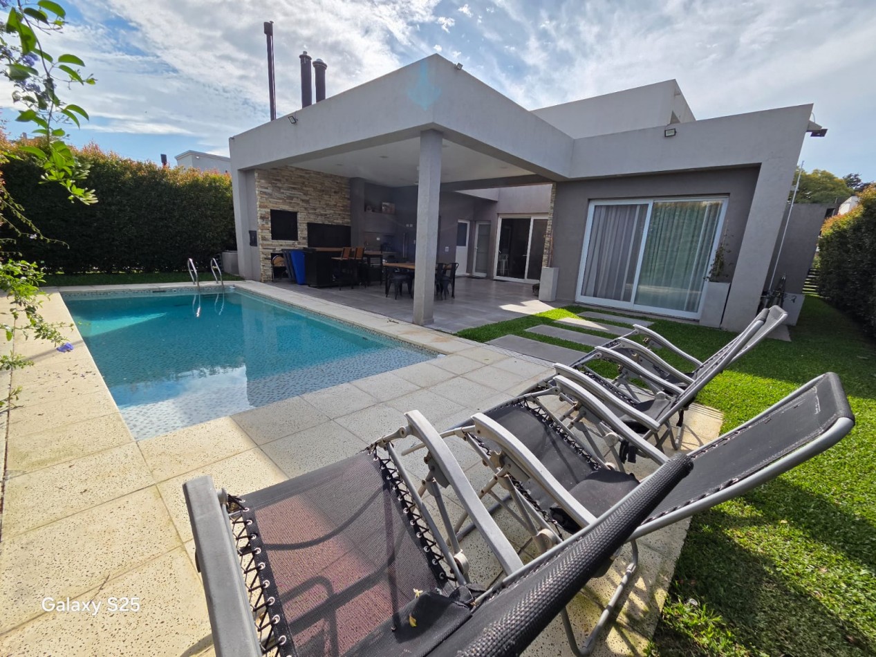 VENTA CASA TRES AMBIENTES PILETA BARRIO CERRADO MAGNA MODERNA