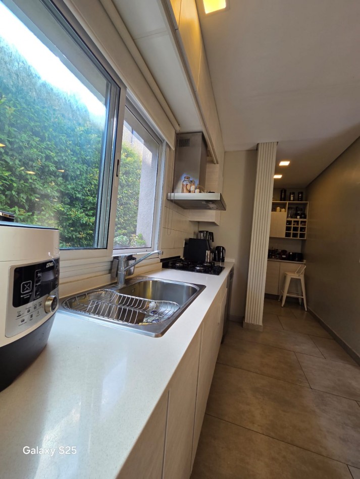 VENTA CASA TRES AMBIENTES PILETA BARRIO CERRADO MAGNA MODERNA