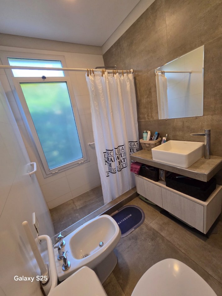 VENTA CASA TRES AMBIENTES PILETA BARRIO CERRADO MAGNA MODERNA