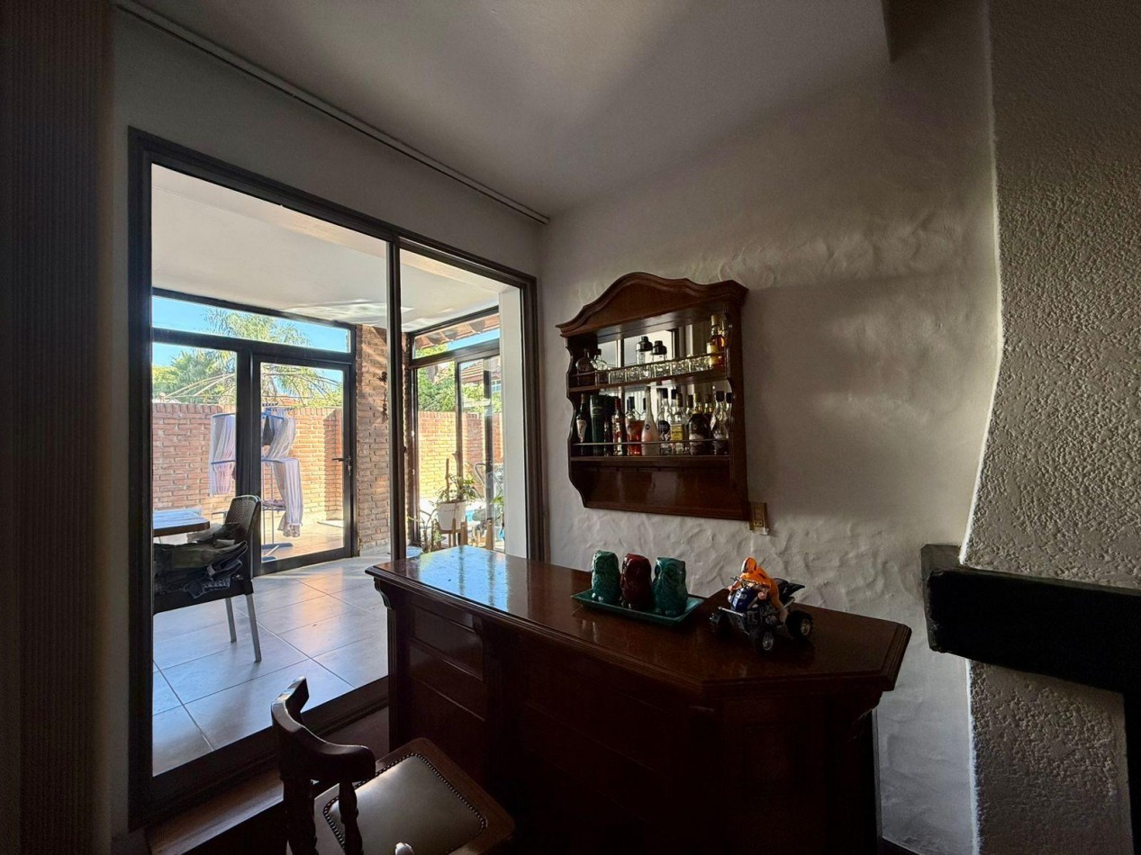 VENTA CASA CINCO AMBIENTES PILETA PARQUE COUNTRY BARRIO SAN MIGUEL DE GHISO
