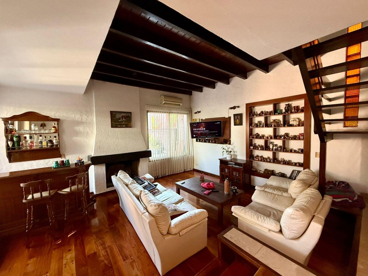VENTA CASA CINCO AMBIENTES PILETA PARQUE COUNTRY BARRIO SAN MIGUEL DE GHISO