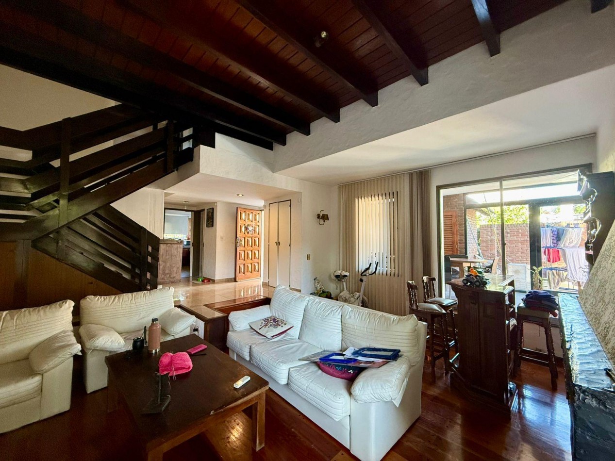 VENTA CASA CINCO AMBIENTES PILETA PARQUE COUNTRY BARRIO SAN MIGUEL DE GHISO