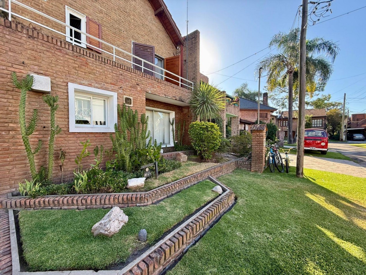 VENTA CASA CINCO AMBIENTES PILETA PARQUE COUNTRY BARRIO SAN MIGUEL DE GHISO
