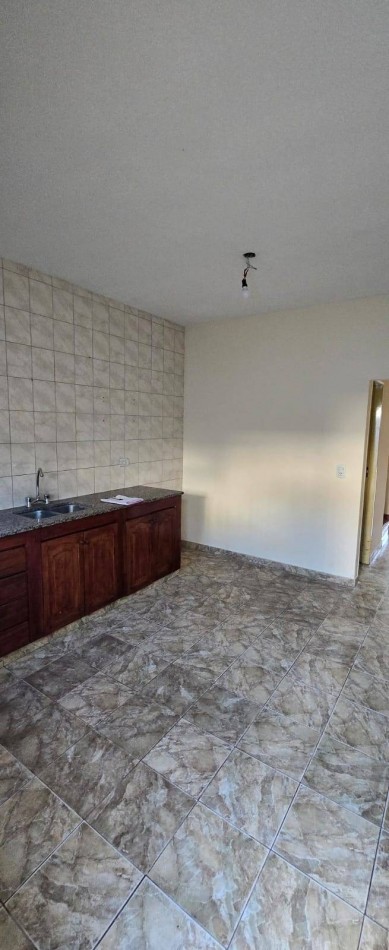 ALQUILER DUPLEX TRES AMBIENTES COCHERA PATIO SAN MIGUEL