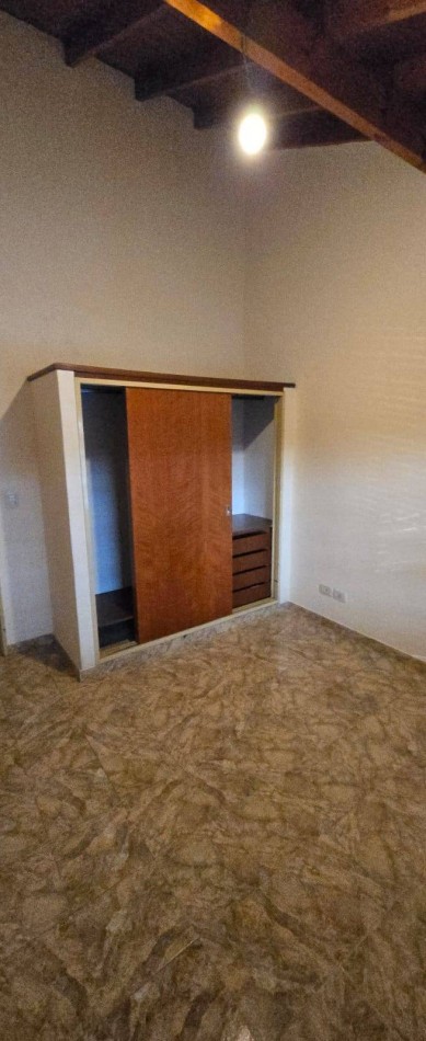 ALQUILER DUPLEX TRES AMBIENTES COCHERA PATIO SAN MIGUEL