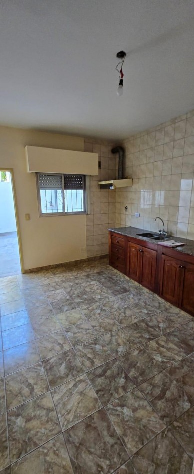 ALQUILER DUPLEX TRES AMBIENTES COCHERA PATIO SAN MIGUEL