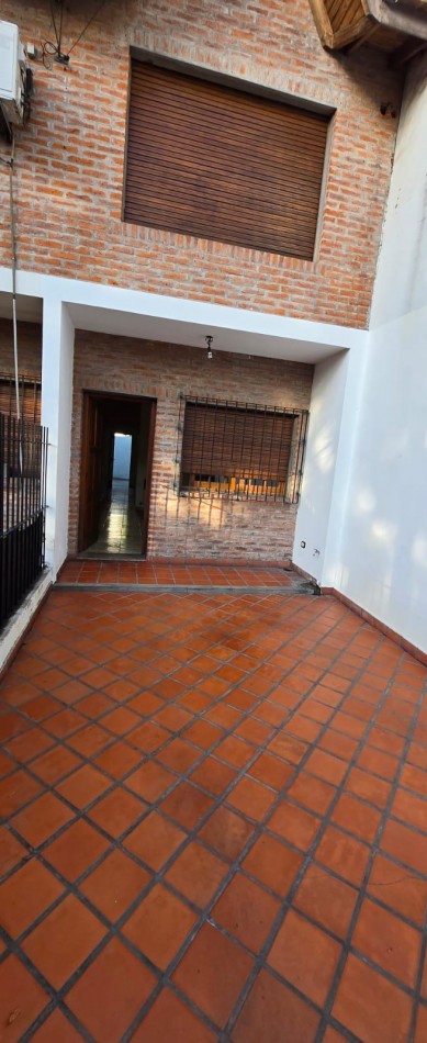 ALQUILER DUPLEX TRES AMBIENTES COCHERA PATIO SAN MIGUEL