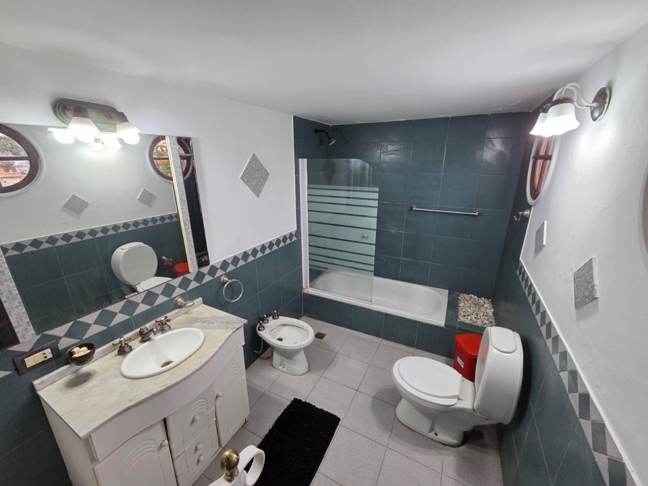 VENTA CASA CUATRO AMBIENTES PILETA COCHERA PARQUE QUINCHO VILLA DE MAYO