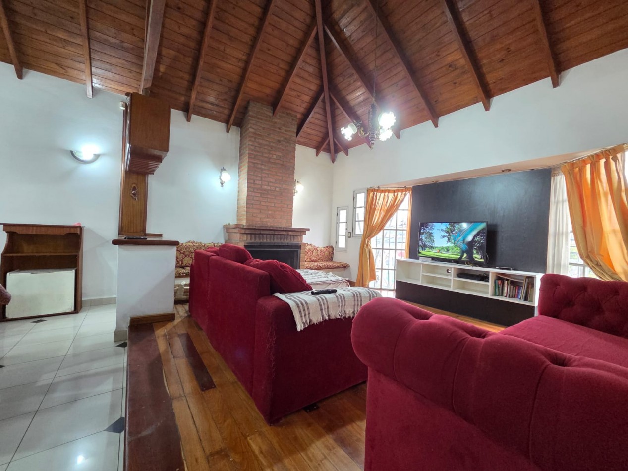 VENTA CASA CUATRO AMBIENTES PILETA COCHERA PARQUE QUINCHO VILLA DE MAYO