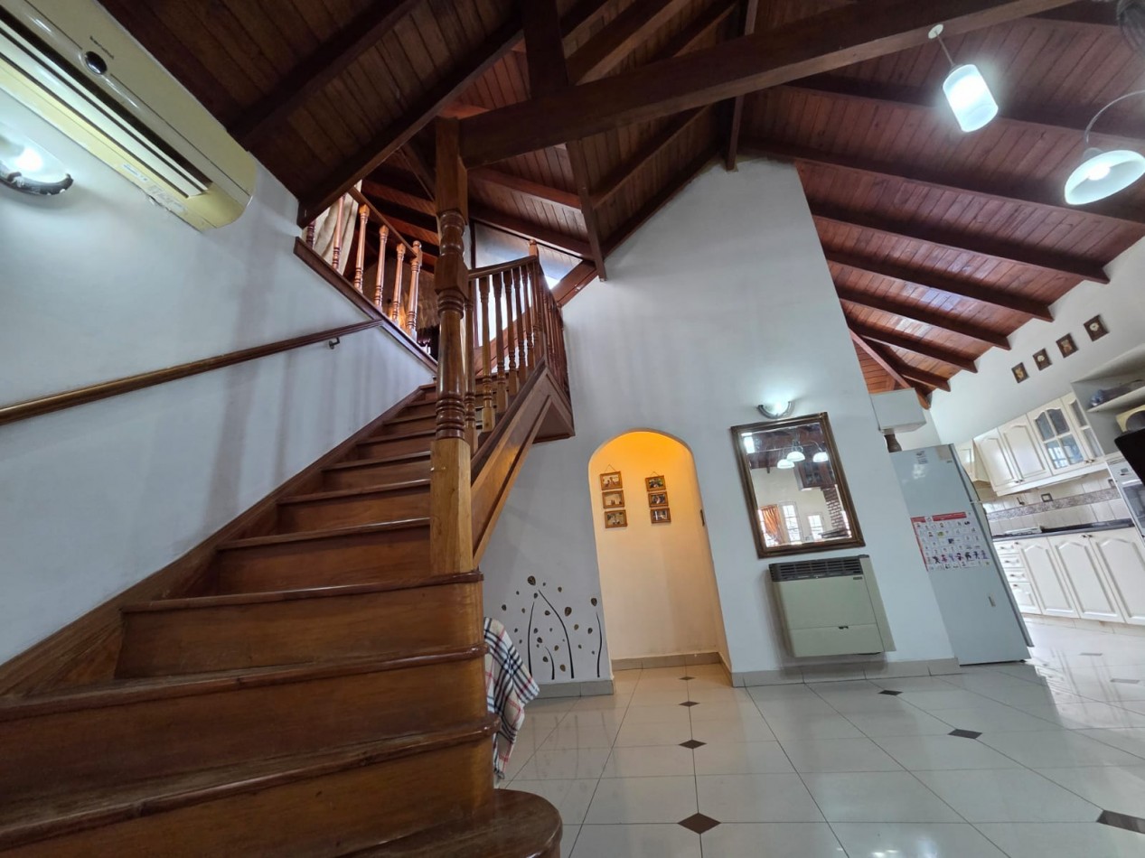 VENTA CASA CUATRO AMBIENTES PILETA COCHERA PARQUE QUINCHO VILLA DE MAYO