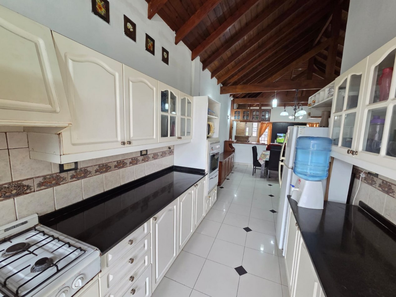 VENTA CASA CUATRO AMBIENTES PILETA COCHERA PARQUE QUINCHO VILLA DE MAYO