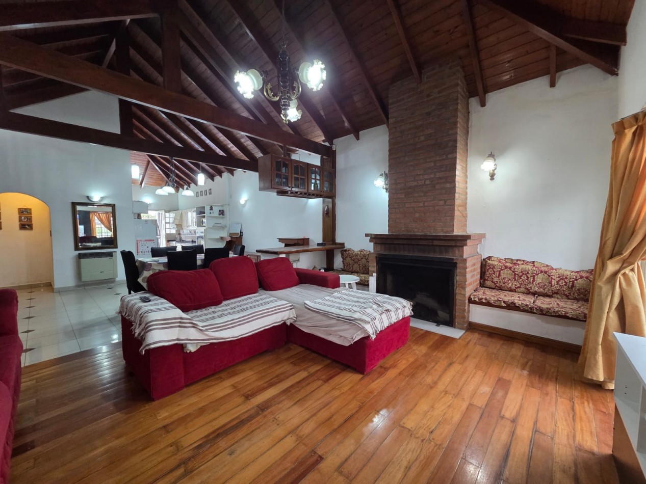 VENTA CASA CUATRO AMBIENTES PILETA COCHERA PARQUE QUINCHO VILLA DE MAYO