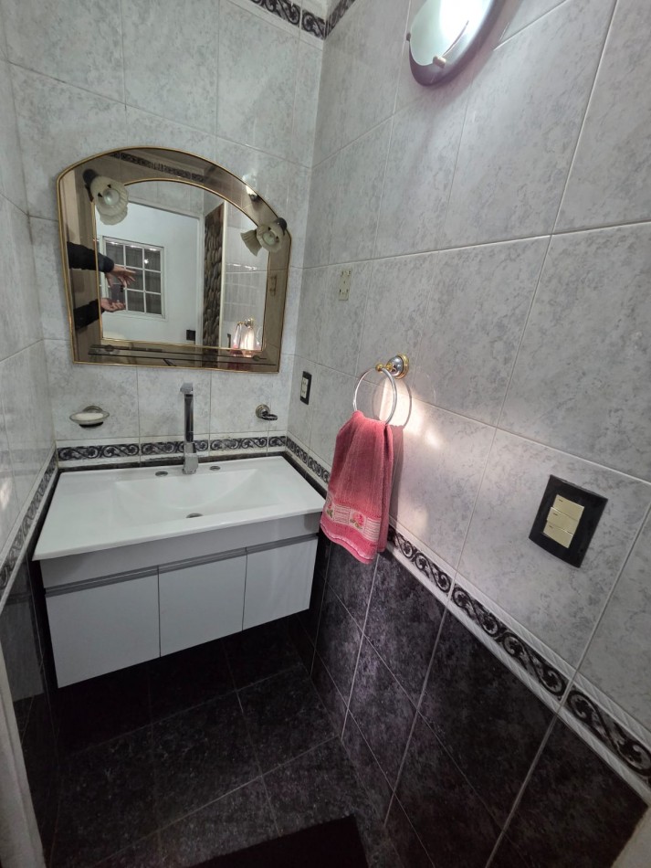 VENTA CASA CUATRO AMBIENTES PILETA COCHERA PARQUE QUINCHO VILLA DE MAYO