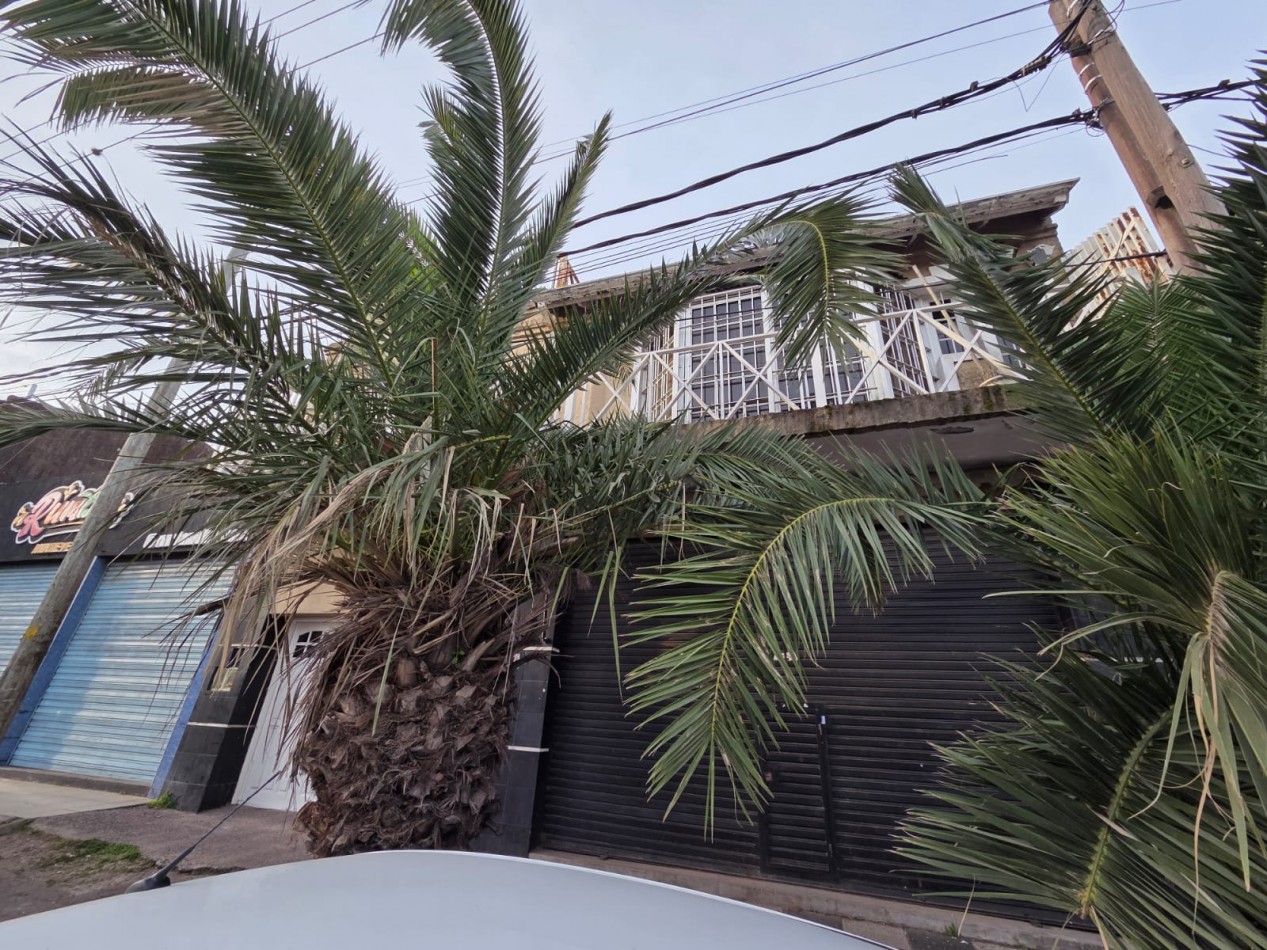 VENTA CASA CUATRO AMBIENTES PILETA COCHERA PARQUE QUINCHO VILLA DE MAYO