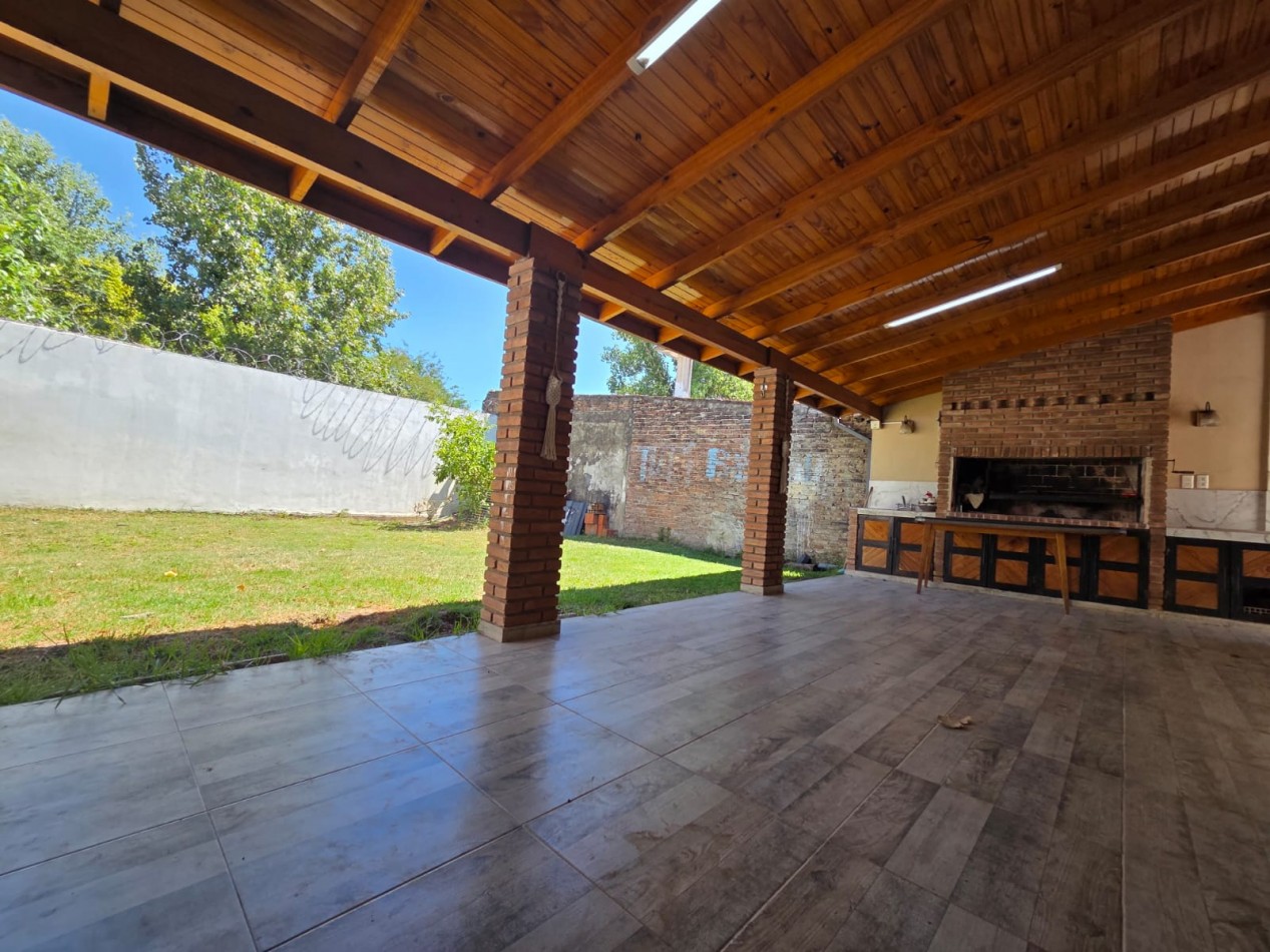 ALQUILER CASA TRES AMBIENTES CON COCHERA Y PARQUE SAN MIGUEL