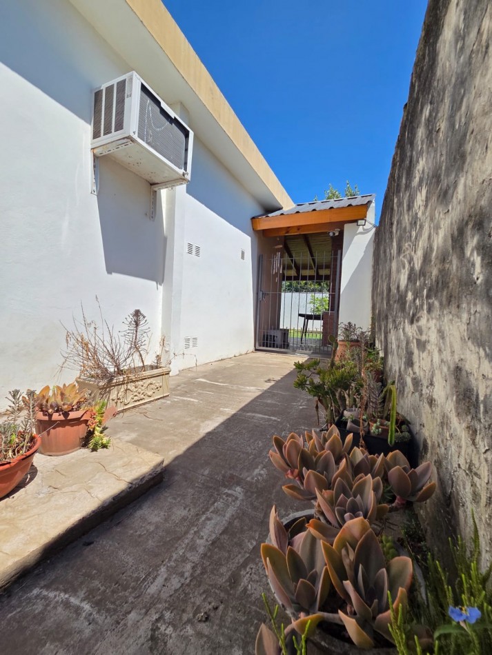 ALQUILER CASA TRES AMBIENTES CON COCHERA Y PARQUE SAN MIGUEL