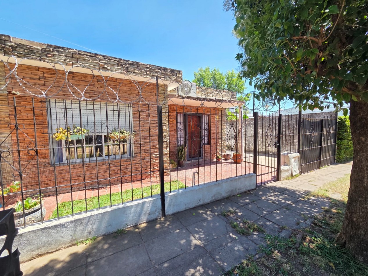 ALQUILER CASA TRES AMBIENTES CON COCHERA Y PARQUE SAN MIGUEL