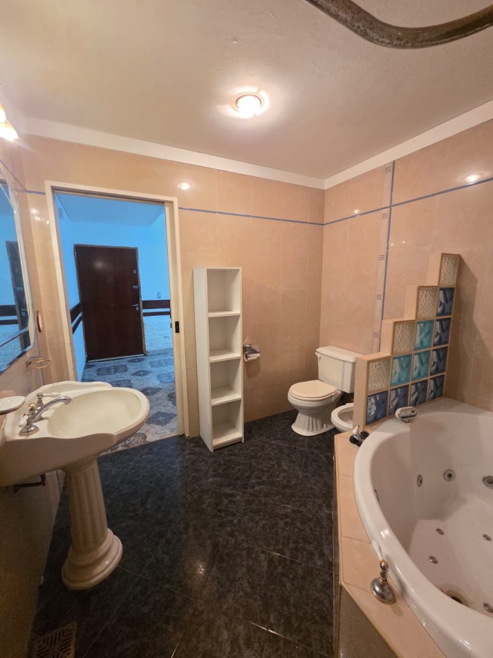 ALQUILER TRES AMBIENTES PARQUE COCHERA SAN MIGUEL CENTRO