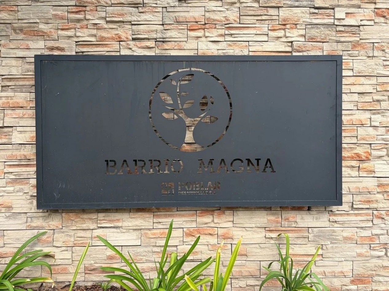 VENTA CASA CATEGORIA A ESTRENAR BARRIO MAGNA BARRIO CERRADO