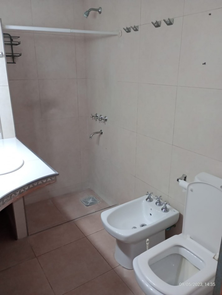 ALQUILER CASA CUATRO AMBIENTES CON PARQUE COCHERA PILETA LOS POLVORINES