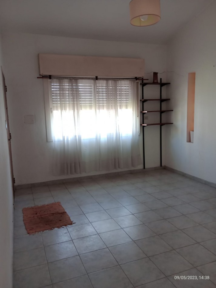 ALQUILER CASA CUATRO AMBIENTES CON PARQUE COCHERA PILETA LOS POLVORINES