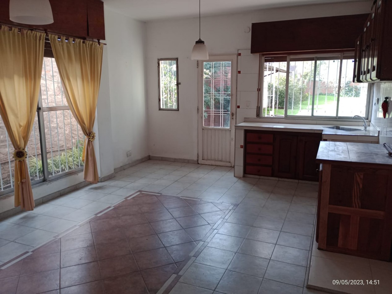 ALQUILER CASA CUATRO AMBIENTES CON PARQUE COCHERA PILETA LOS POLVORINES