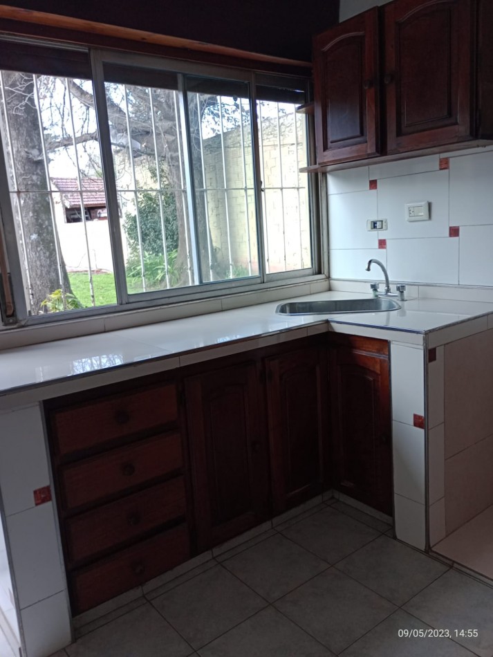 ALQUILER CASA CUATRO AMBIENTES CON PARQUE COCHERA PILETA LOS POLVORINES