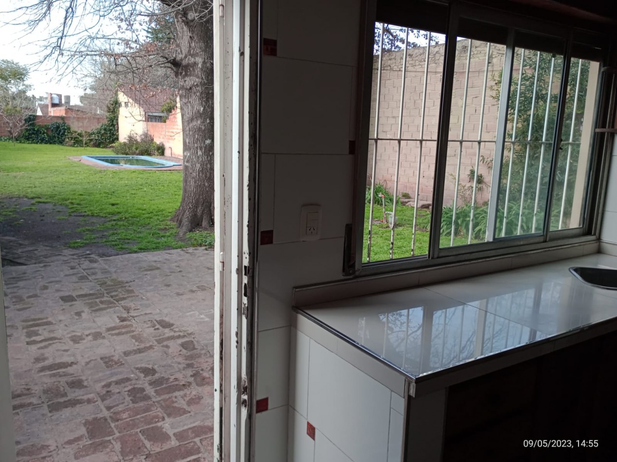 ALQUILER CASA CUATRO AMBIENTES CON PARQUE COCHERA PILETA LOS POLVORINES