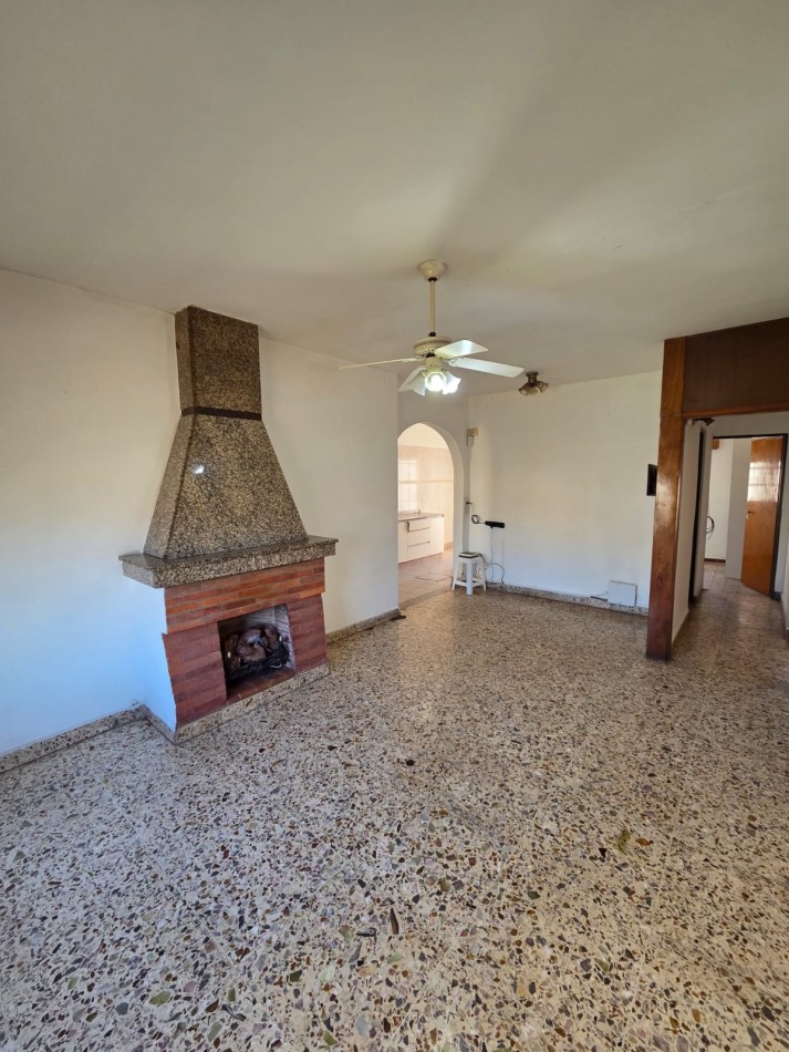 ALQUILER CASA JARDIN PATIO COCHERA CUATRO AMBIENTES