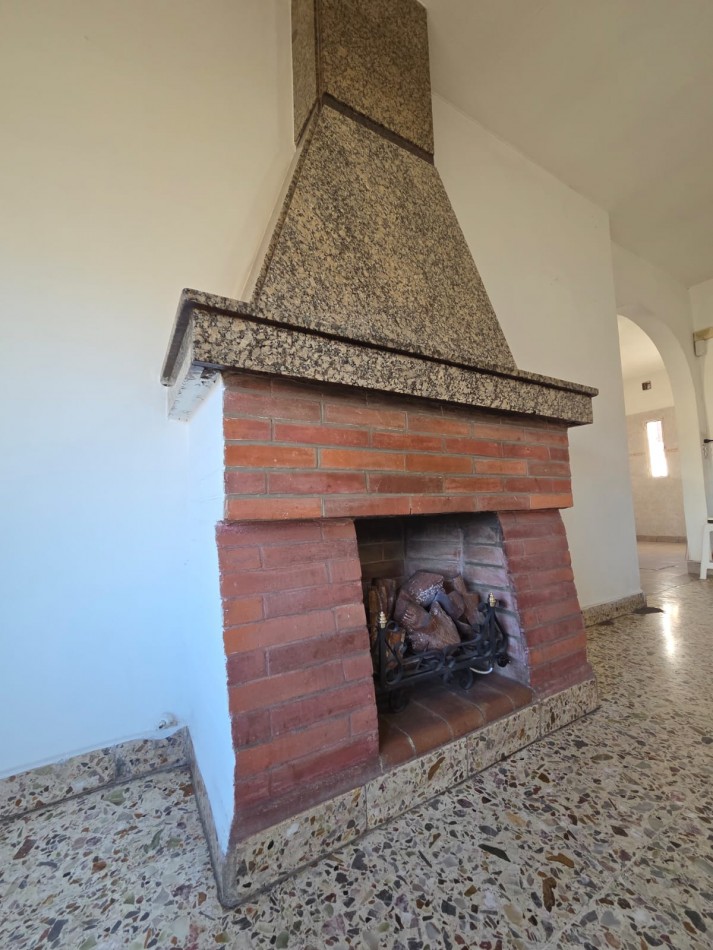 ALQUILER CASA JARDIN PATIO COCHERA CUATRO AMBIENTES